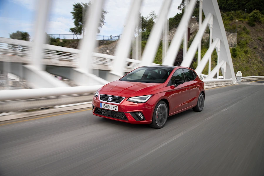 Seat Ibiza FR cuarta generación, año 2021 en carrocería en rojo.