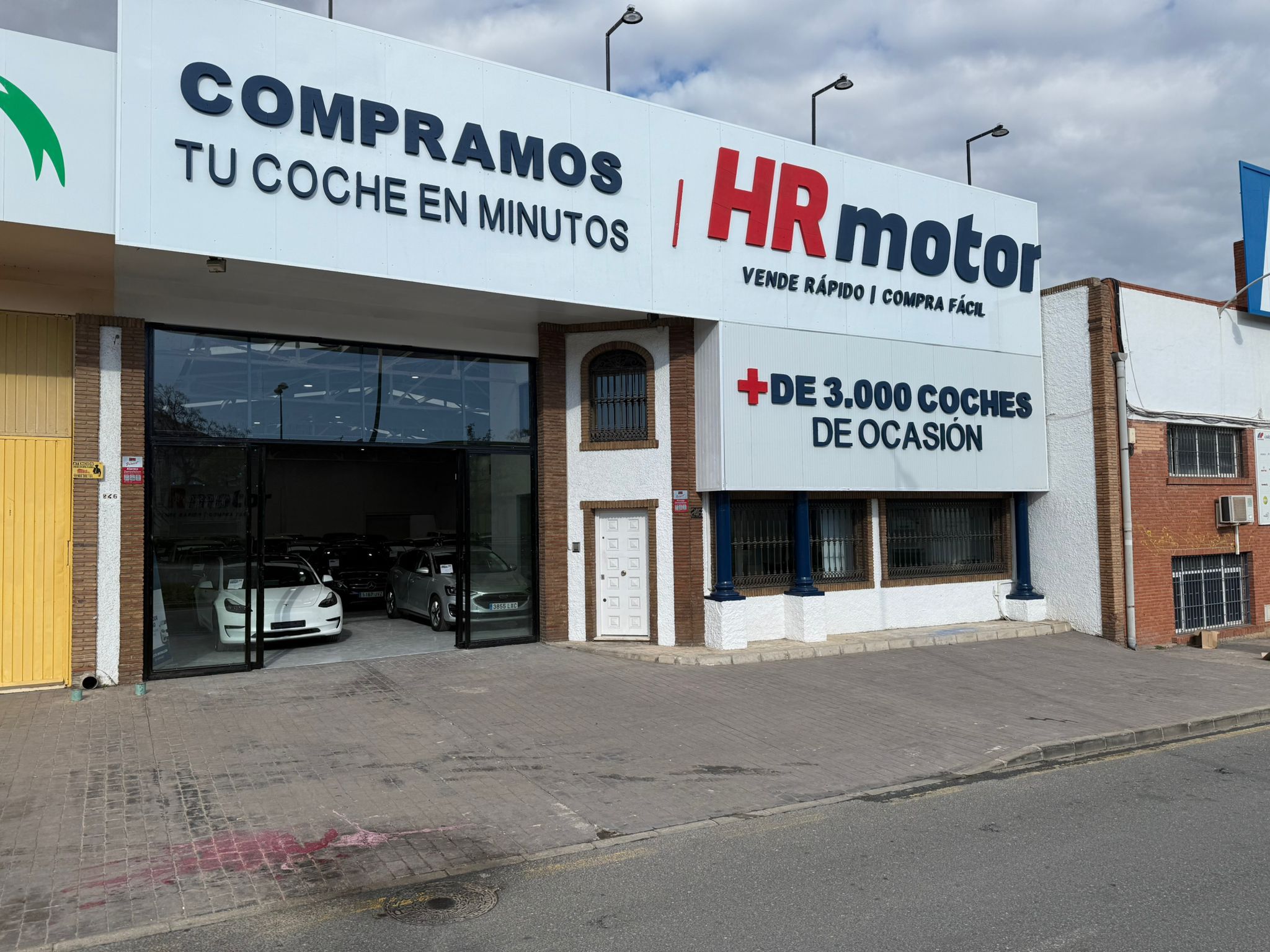 HR Motor - Concesionario de coches de segunda mano en Málaga - 1